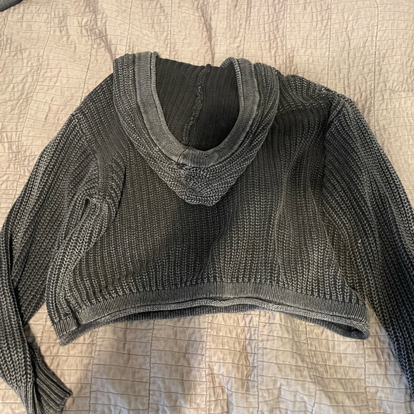 Pink crop hoodie - Picture 3 of 3